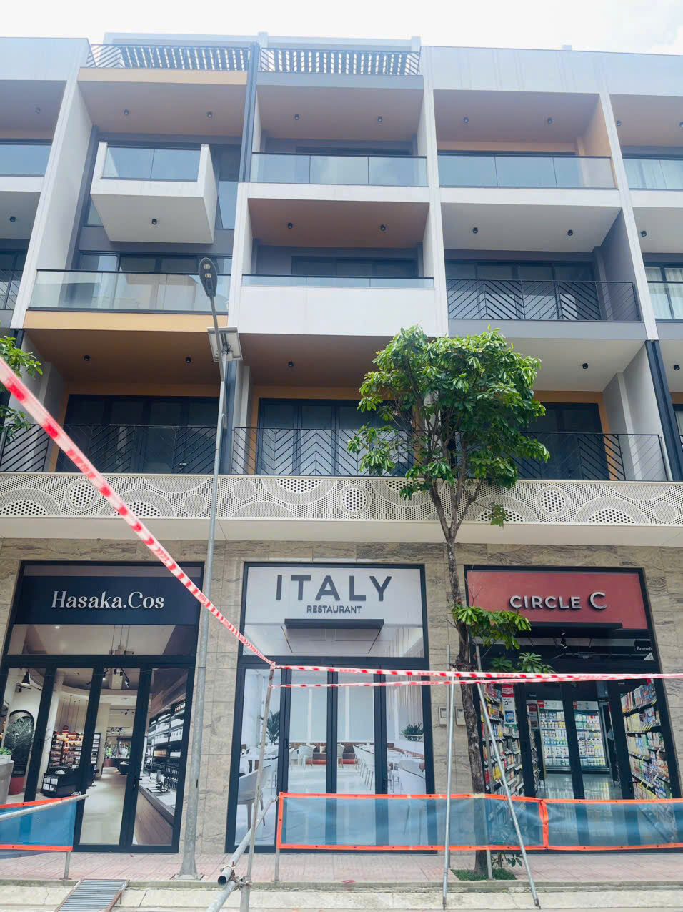 Mặt tiền shophouse The Sholi với nhà hàng ITALY và Circle C